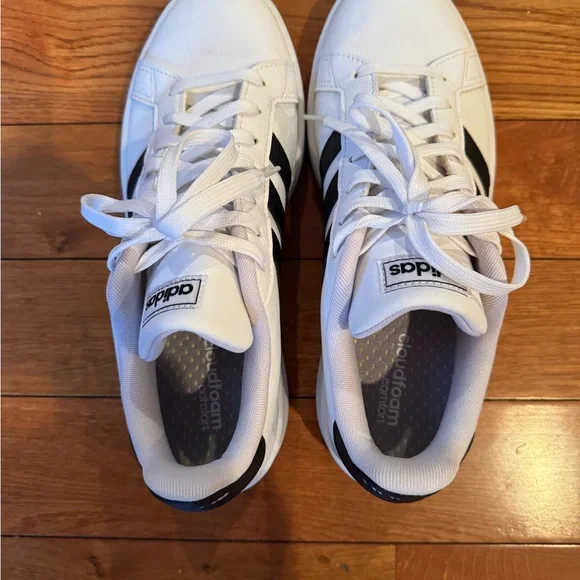 Adidas Cloudfoam White and Black Shoes - Picture 1 of 5